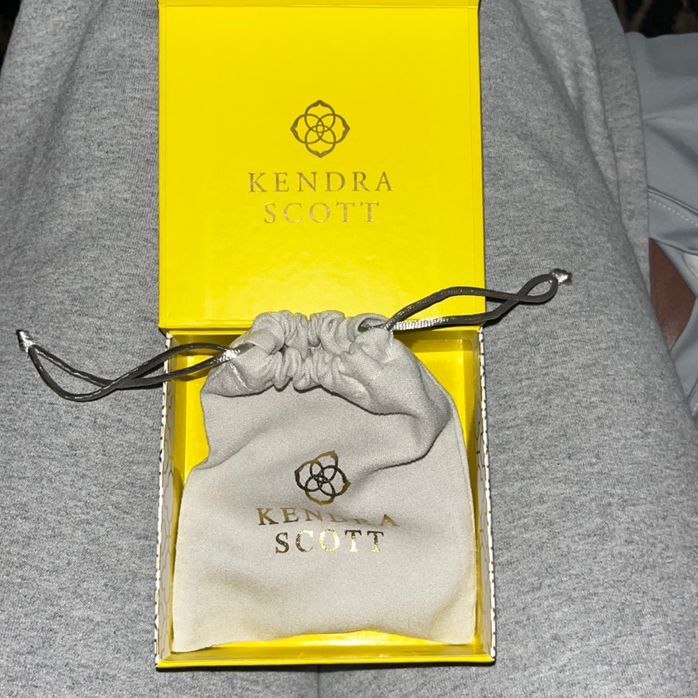 NWT Kendra scott earrings